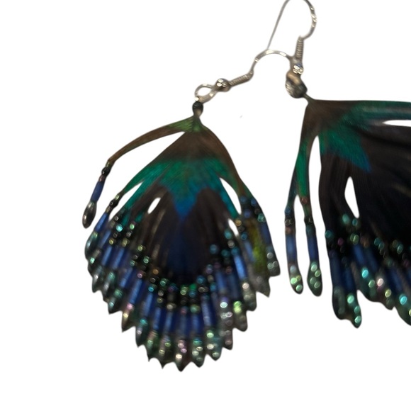 Hand crafted peacock feather metallic beaded earrings - Picture 1 of 4